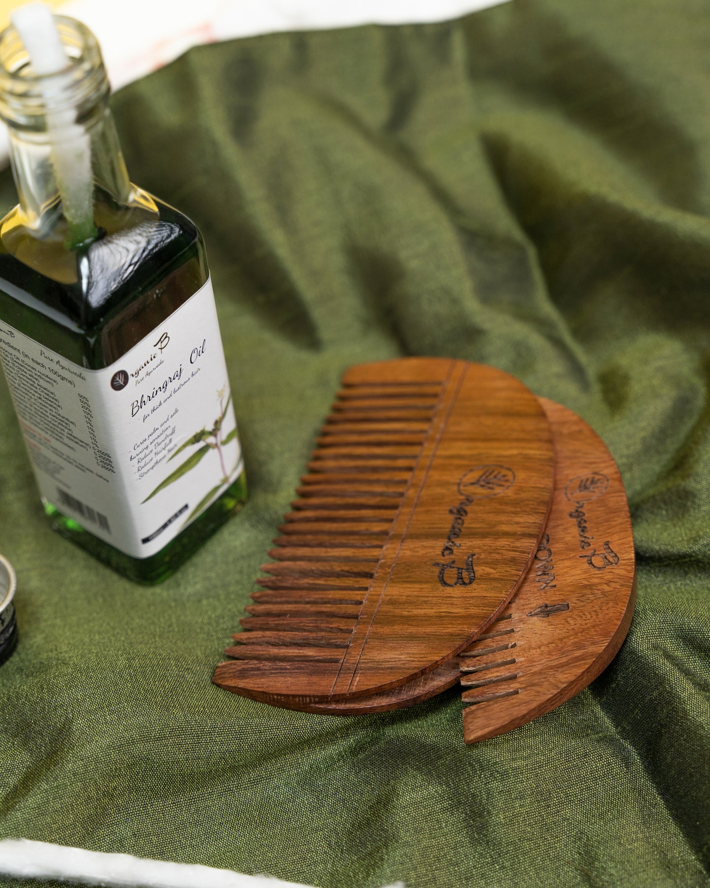 Bhringraj Oil & Wooden Applicator Combo