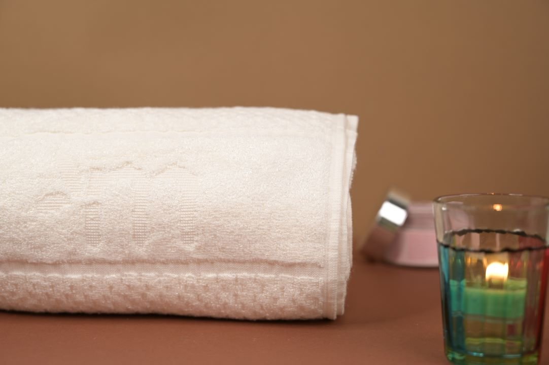 Bamboo Fluffy Bath Towel Terry 560 GSM - Almost White